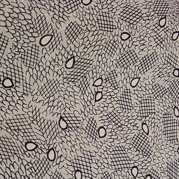 VINTAGE 100% Silk Blouse, Made in Hong Kong - Picture 7 of 10